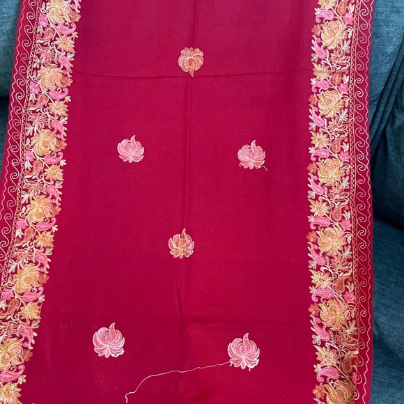 Indian clothing keep you warm during winter and you can wear  with a dress - Picture 5 of 6